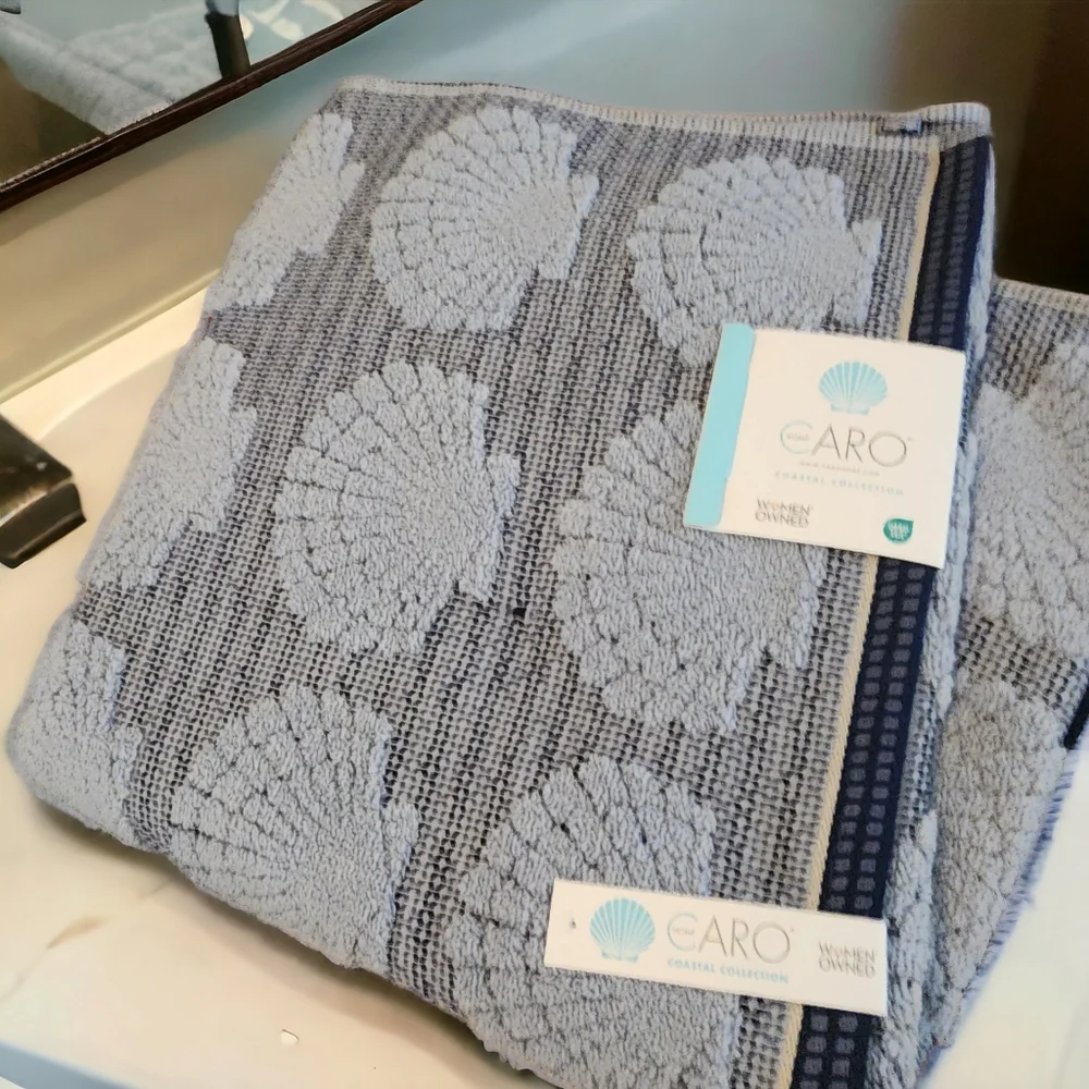 CARO HOME S/2 Bath Towels Coastal Collection Beach Theme Sea Shells Navy